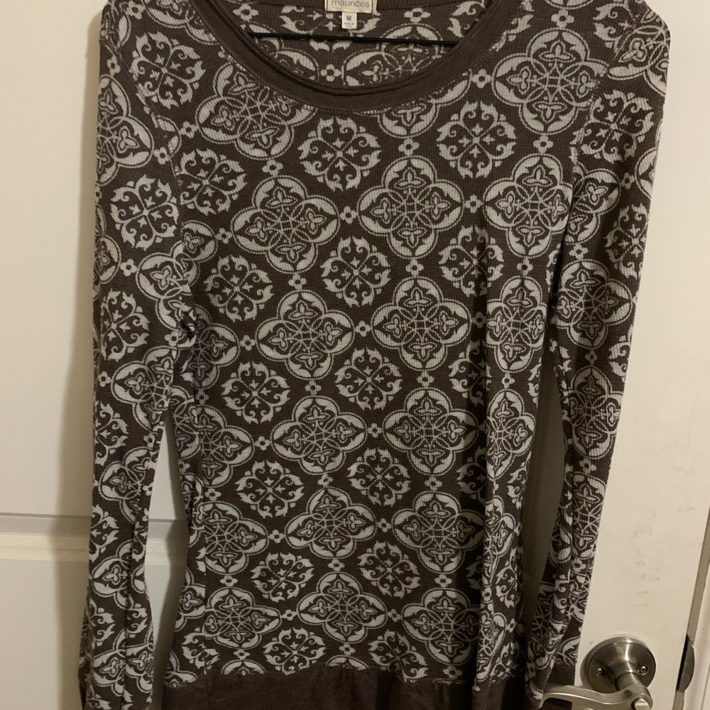 Medium Long sleeve Maurice’s shirt